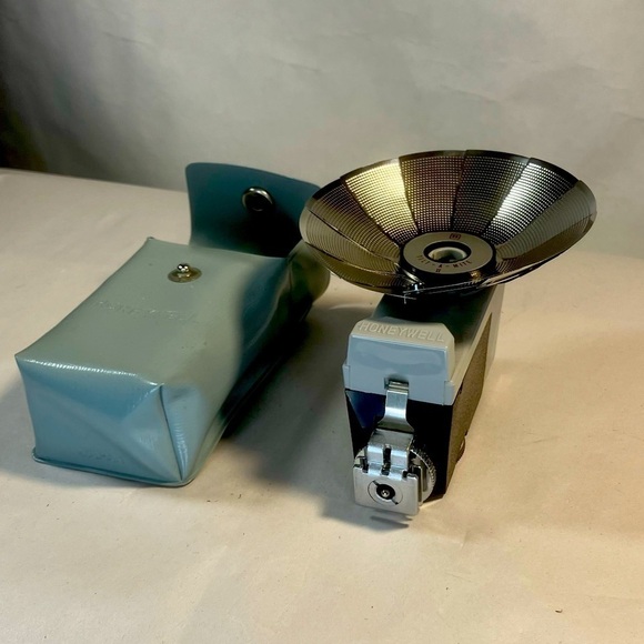 Vintage Honeywell, Tilt-A-Mite ll Folding Fan Camera Flash Unit - Picture 2 of 16